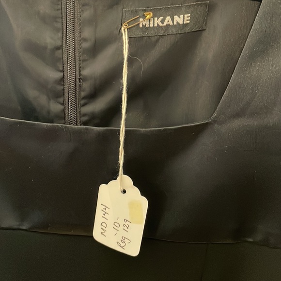 Mikane Sheath Square Neck Dress, Back Zip, sleeveless. - Picture 10 of 11